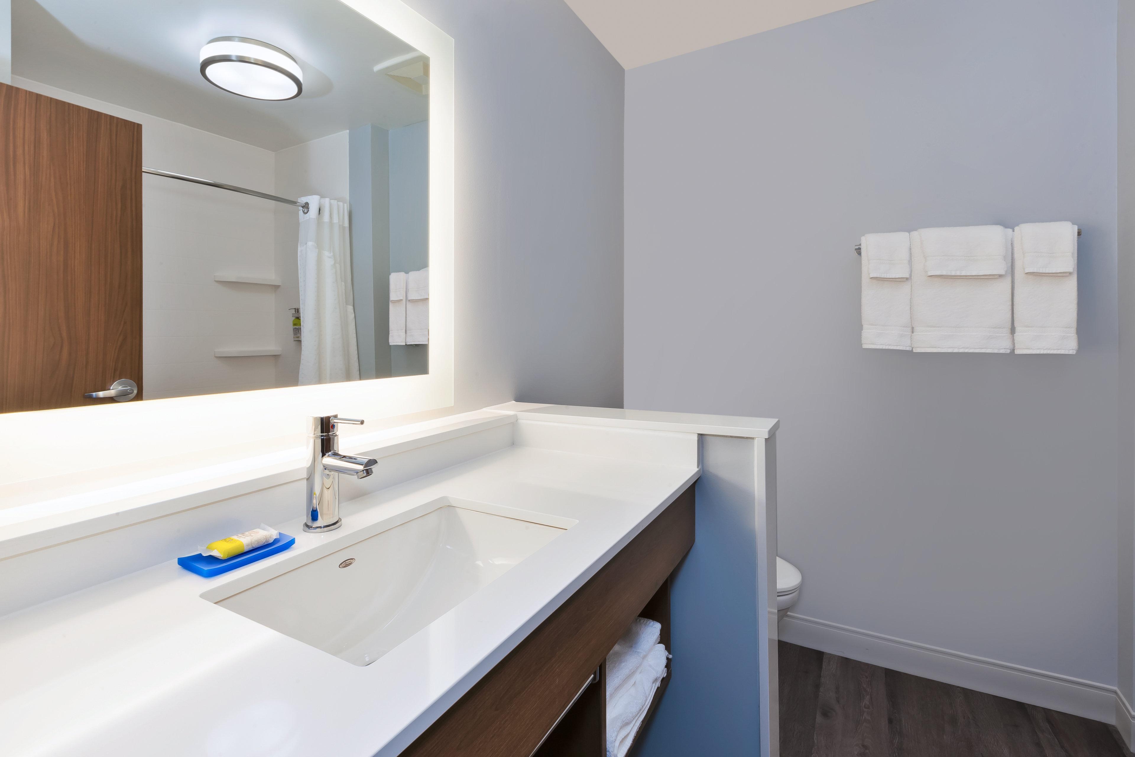 Express & - - Grand Rapids N By Ihg Cedar Springs
