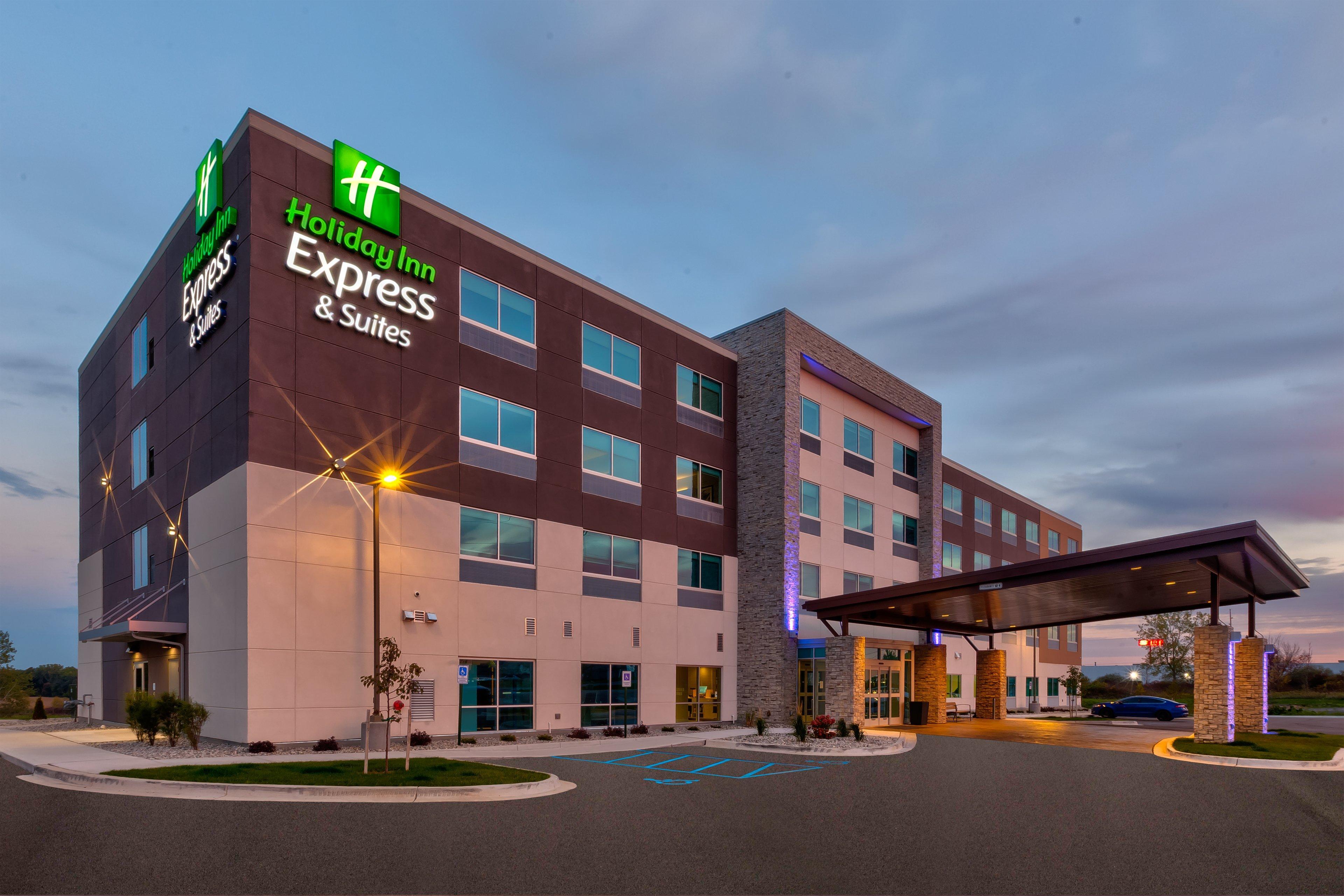 Express & - - Grand Rapids N By Ihg Cedar Springs
