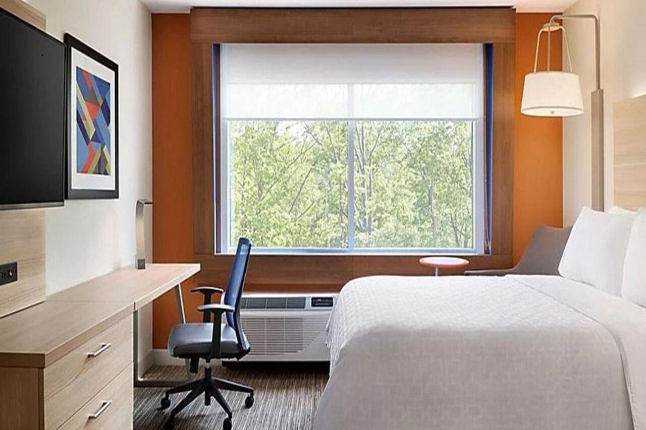 Express & - - Grand Rapids N By Ihg Hotel